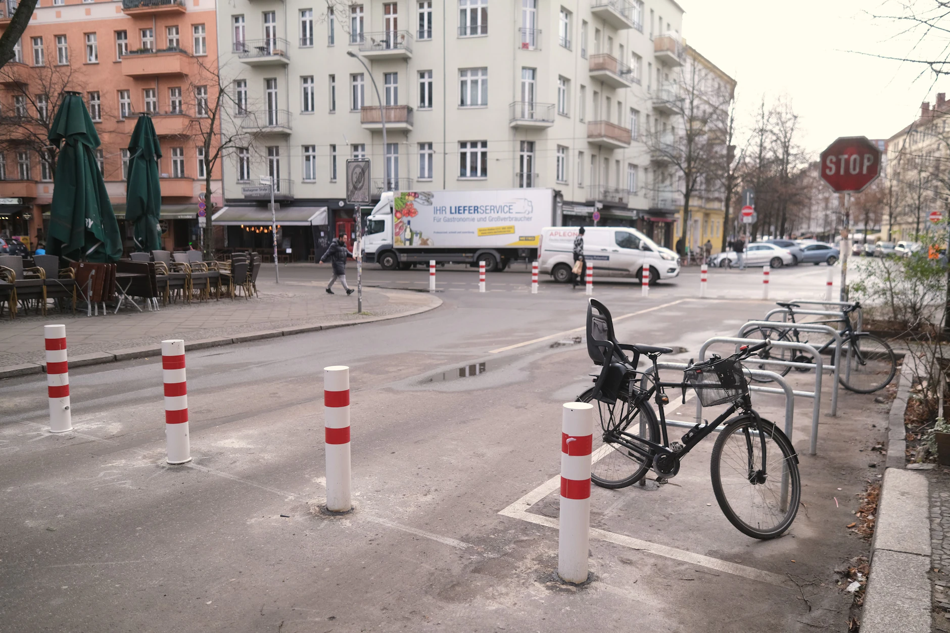 Das Anliegen vieler Anwohner: weniger Durchgangsverkehr, mehr Sicherheit. Poller könnten eine Lösung sein.