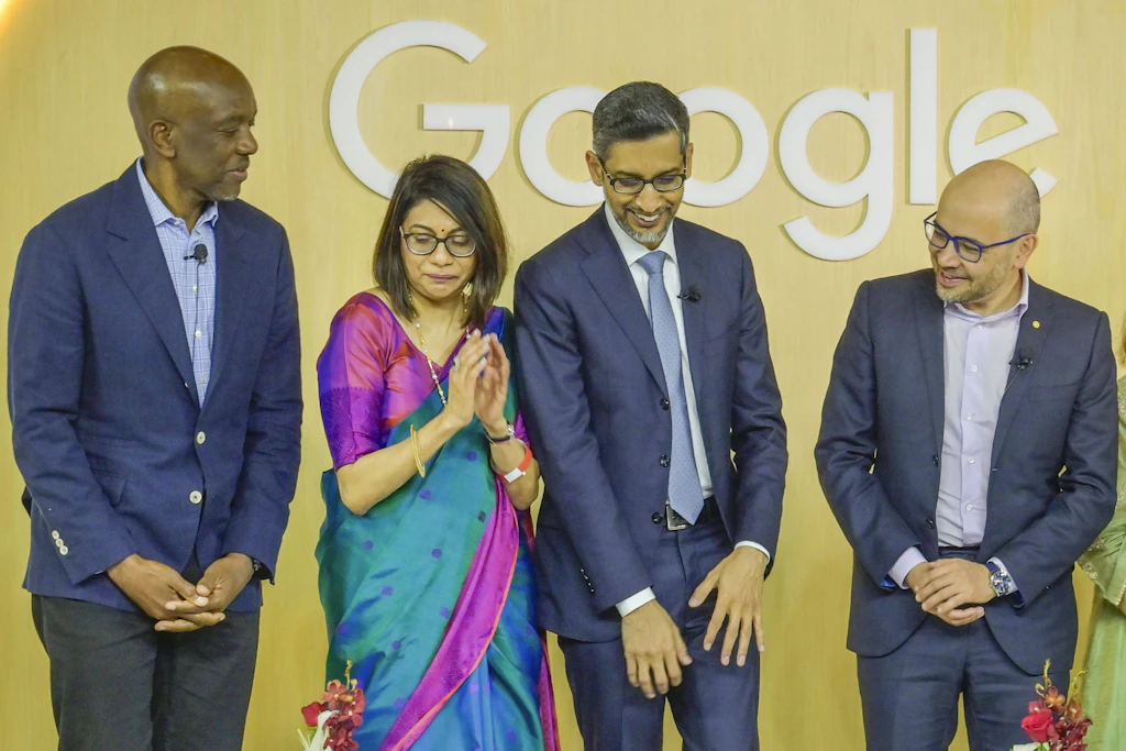 Google-Chef Sundar Pichai (2.v.r.) beim India AI Impact Summit in Neu-Delhi