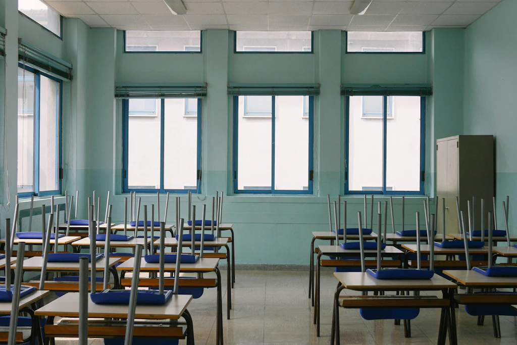 Ein leeres Klassenzimmer