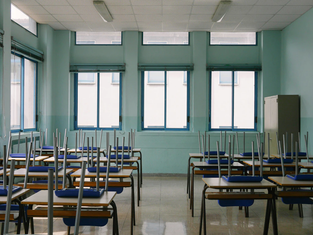 Die Vergessenen: Über das Abgleiten von Oberschulen – und Auswege