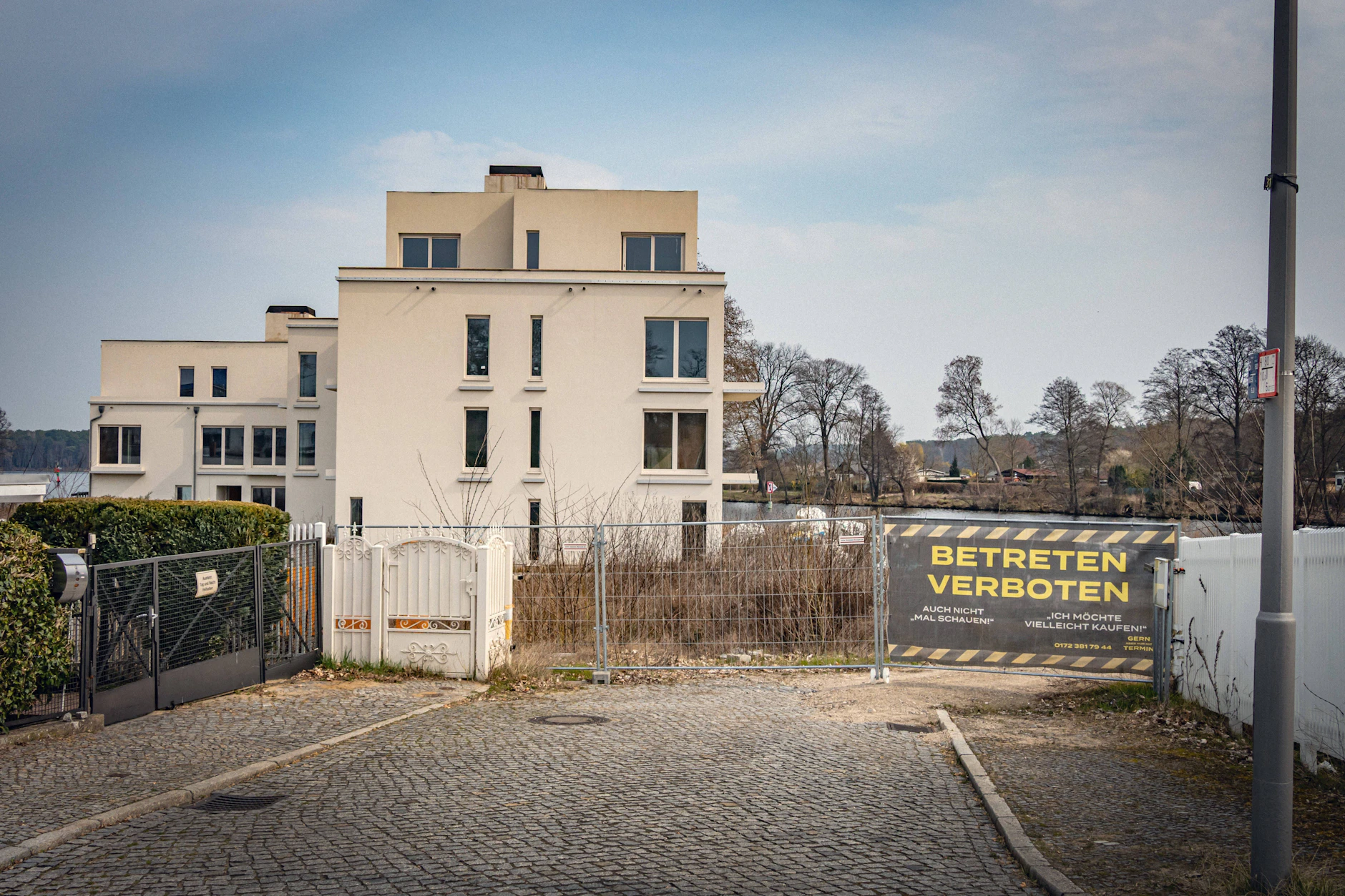 Die Bauarbeiten an "Pier Berlin" stehen weiter still. Und keiner weiß, wie lange noch.