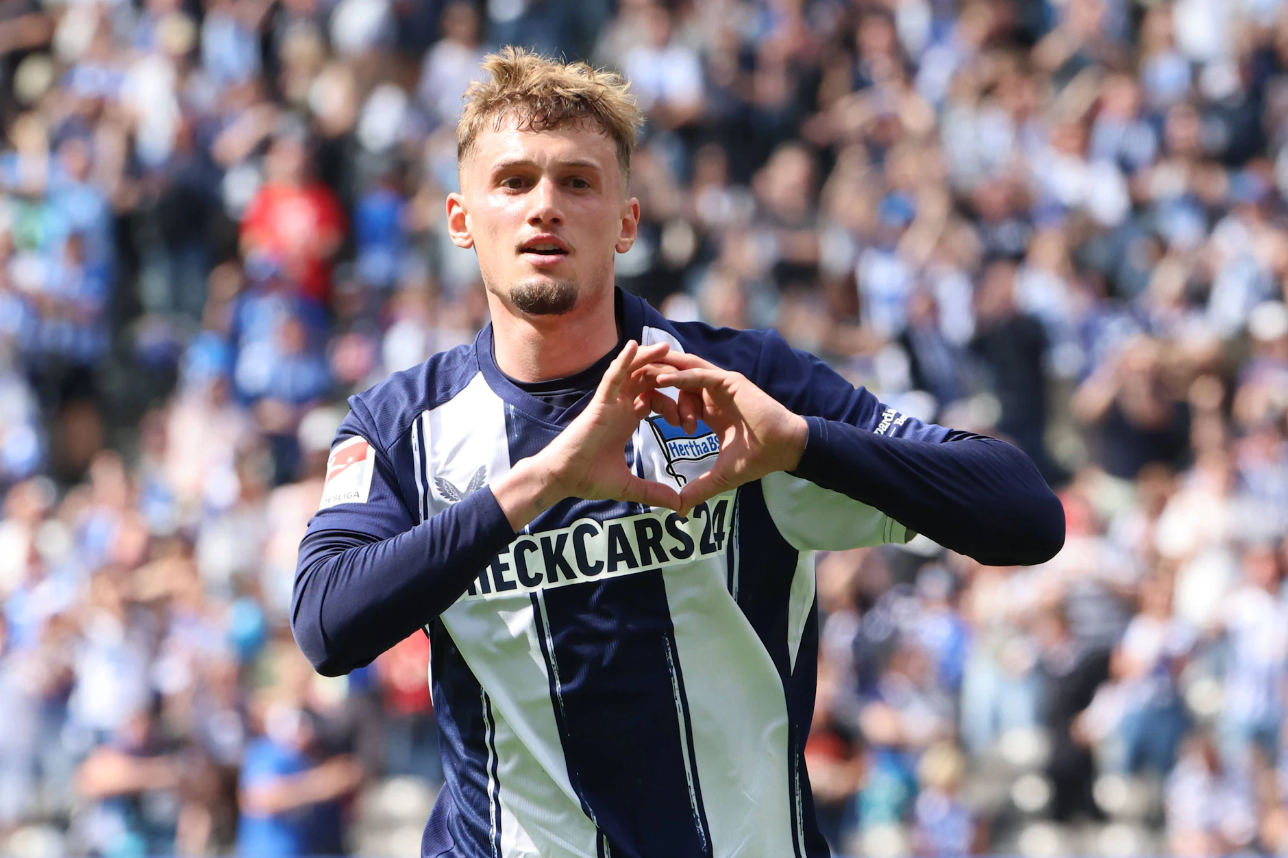 Michael Cuisance bekennt sich zu Hertha BSC und will trotz verpassten Aufstiegs bleiben. Der Franzose ist ein Kandidat, um Eichhorn als Sechser zu ersetzen.