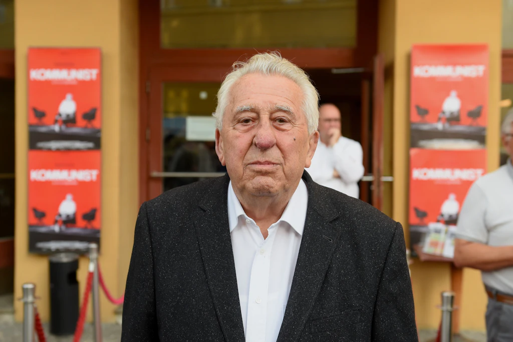 Krenz erweist sich auch immer wieder als scharfer Kritiker Michail Sergejewitsch Gorbatschows.