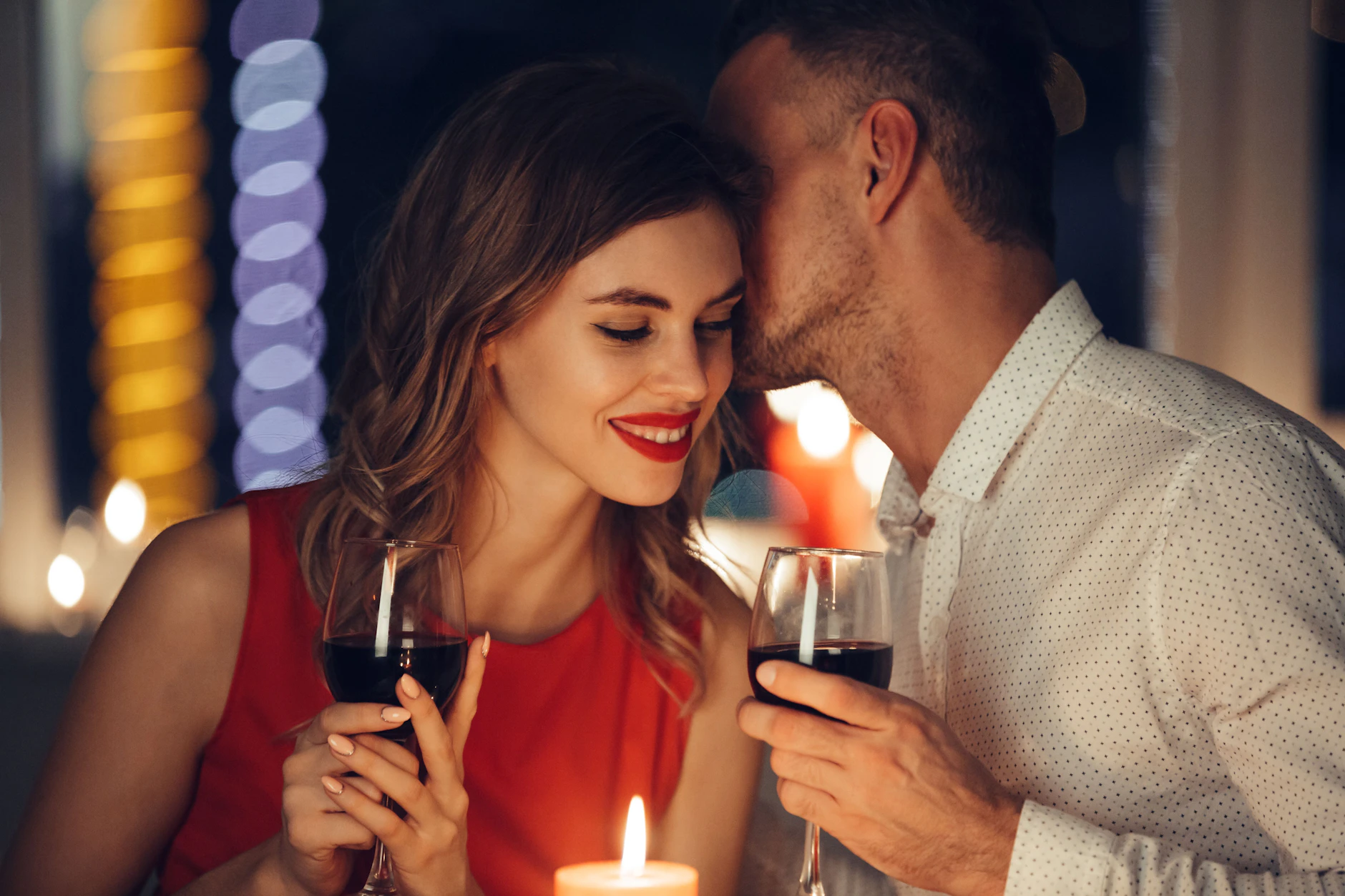 Flirten ist eine Kunst, die manche Sternzeichen einfach besser beherrschen als andere.