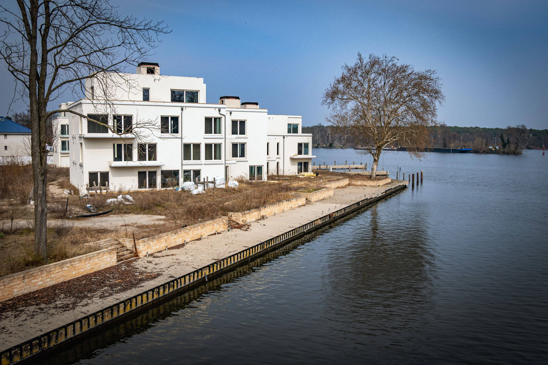 Schmöckwitz: Luxusprojekt „Pier Berlin“ bleibt Rohbau – Erinnerung an DDR-Lokal