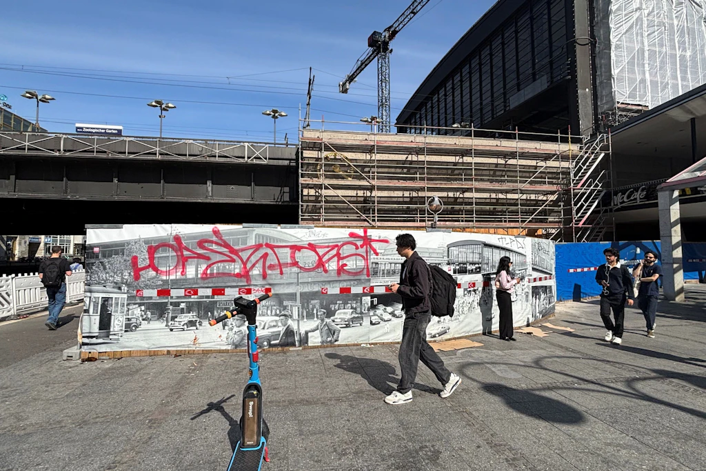 Bauzäune, Sperrungen, Umwege: Seit sieben Jahren wird am Bahnhof Zoologischer Garten gebaut. Dabei ist er ein wichtiger Knotenpunkt.