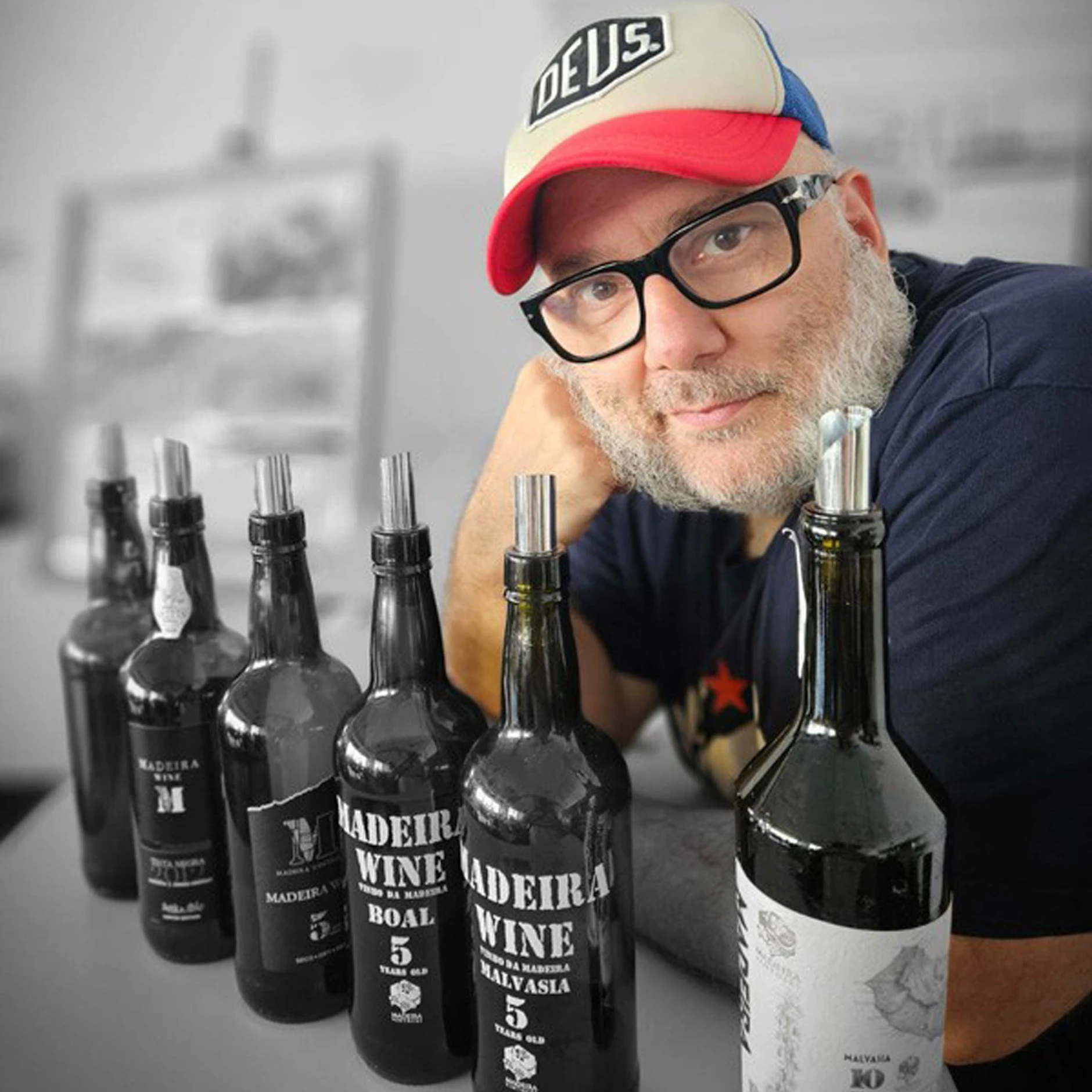 Frank Schollenberger ist Barkeeper, Sommelier und Getränke-Experte und bringt regelmäßig vergessene Getränkesorten aus der DDR zurück in den Handel.