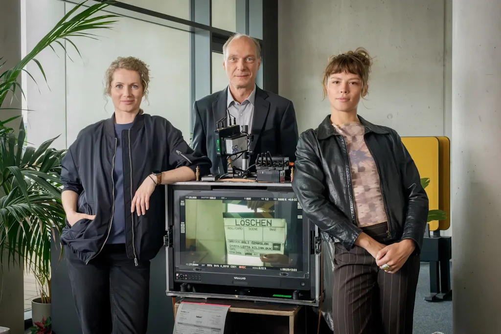 Mit dabei beim neuen Dresden-„Tatort“: Cornelia Gröschel (l.) als Leonie Winkler, Martin Brambach als Peter Schnabel und Lilja van der Zwaag als Mila Brandis.