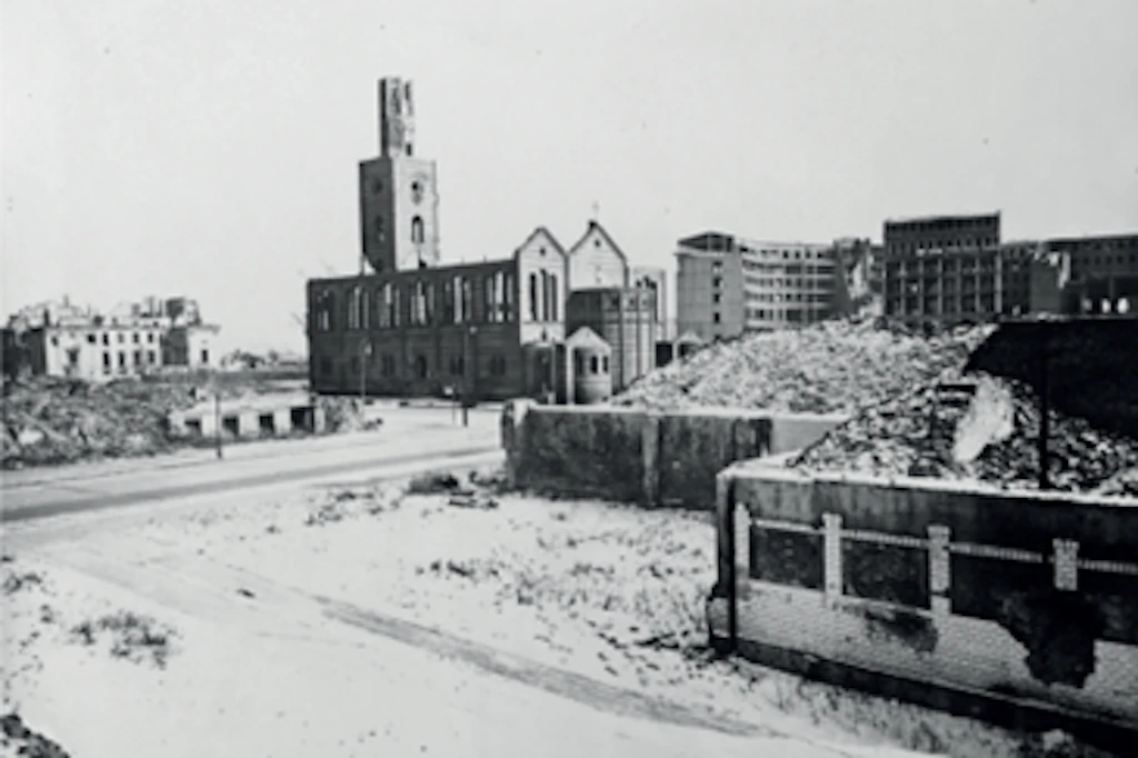 Ruine der St. Matthäus-Kirche im Jahr 1946