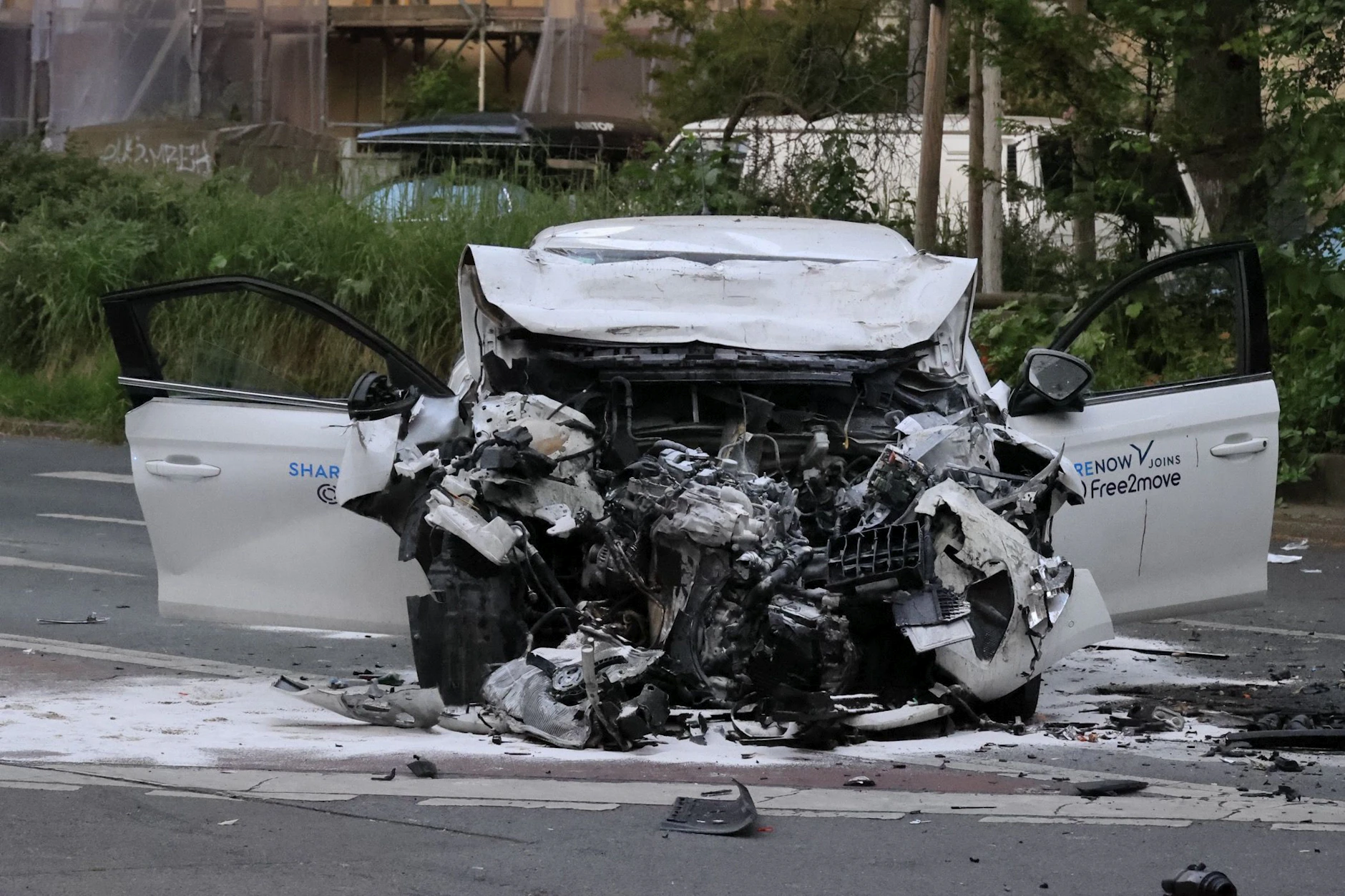 In Friedenau kam es infolge von Raserei zu einem heftigen Unfall, der tödlich hätte enden können.