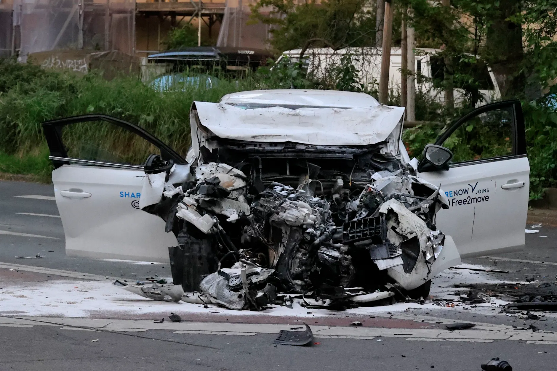 Schwerer Unfall in Friedenau: Raser gefährdet Leben – Kind erleidet Knalltrauma