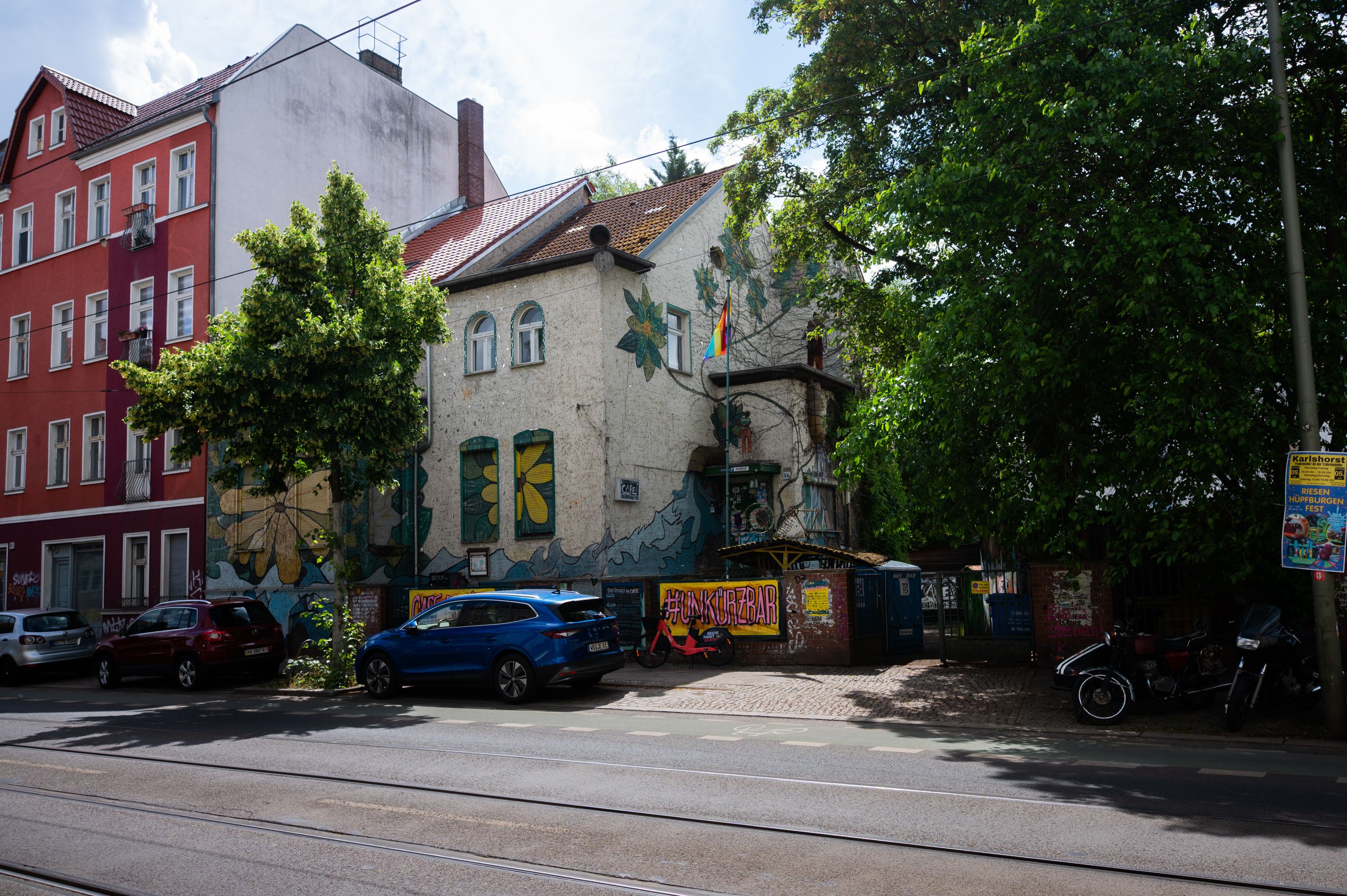 Brandanschlag auf CAFE Köpenick – Pride-Flagge als Zündmaterial missbraucht