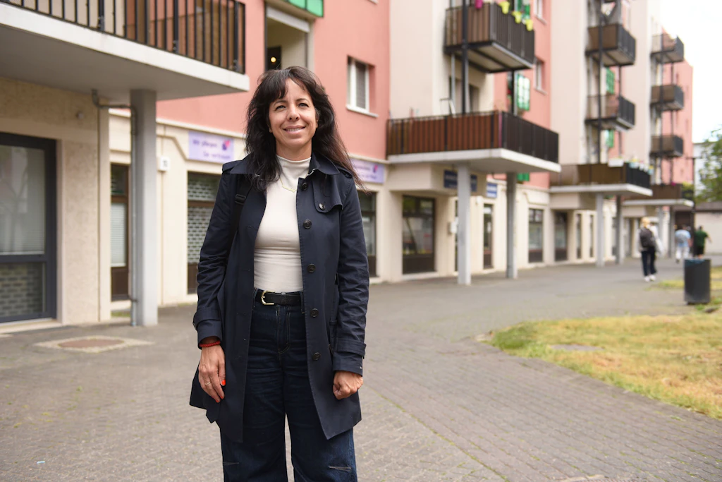 Unterwegs in Marzahn: Elif Eralp (Die Linke) bei ihrem Wahlkampf-Spaziergang