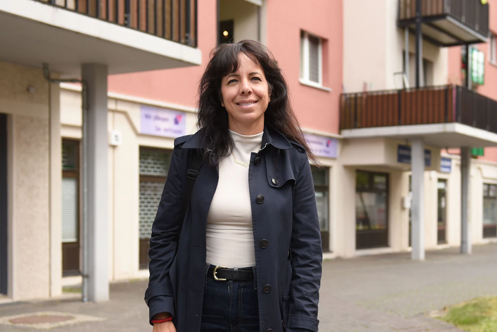 Unterwegs in Marzahn: Elif Eralp (Die Linke) bei ihrem Wahlkampf-Spaziergang