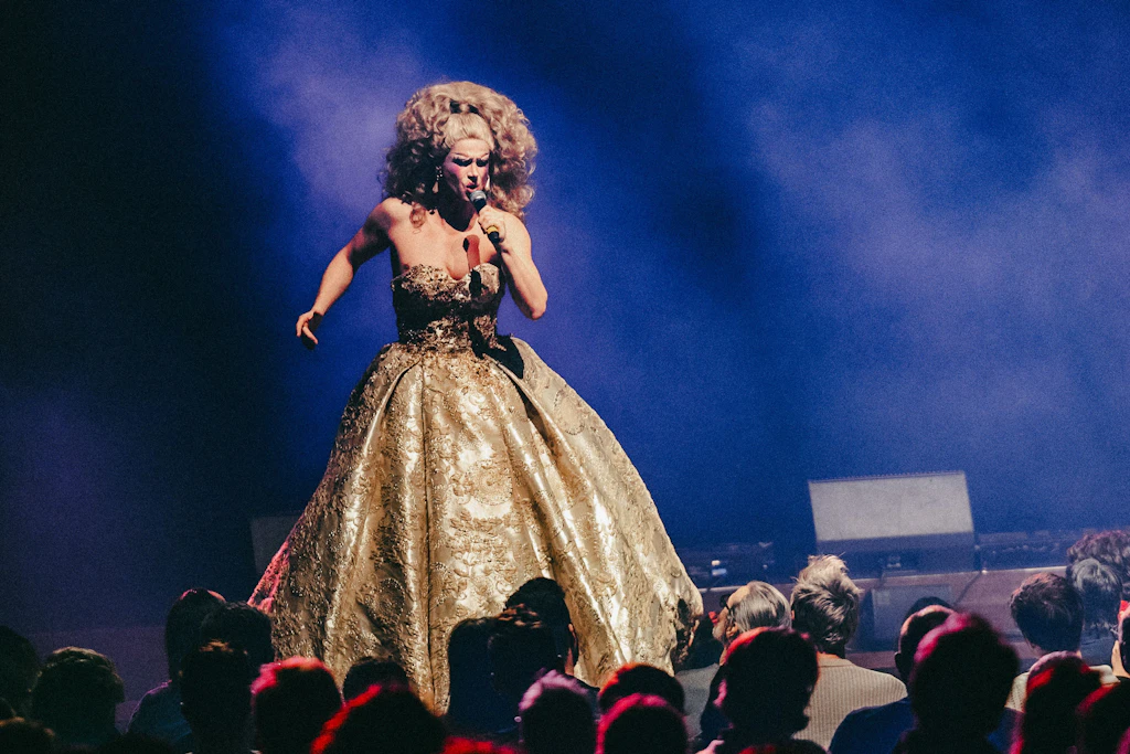 „Carnivale Royale“: Germain Iconnee als Riesendiva