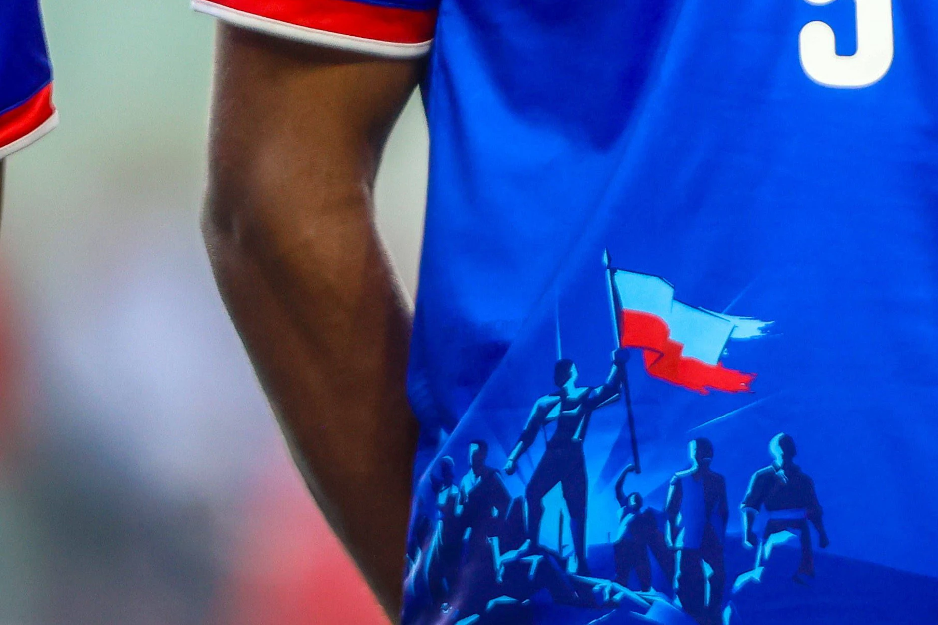 Wegen dieses Symbols auf dem WM-Trikot von Haiti gibt es großen Ärger. Der Ausrüster hat das Shirt mittlerweile geändert.