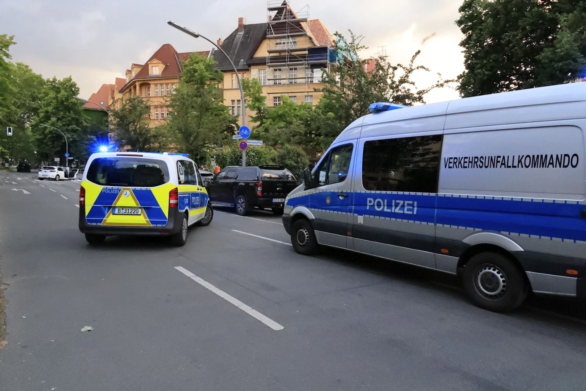 Auf den Fahrer des Mietwagens, der mutmaßlich 70 km/h zu schnell unterwegs war, könnten rechtliche Folgen zukommen.