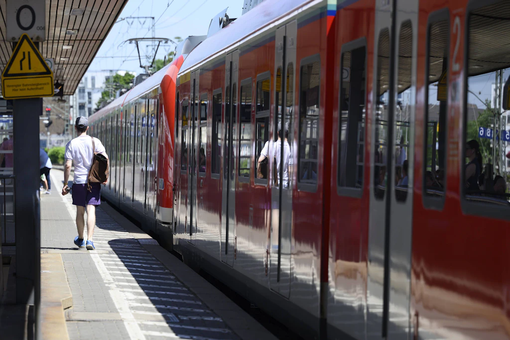 Tödliche Schläge gegen einen Zugbegleiter: Gericht lässt Mordanklage nicht zu