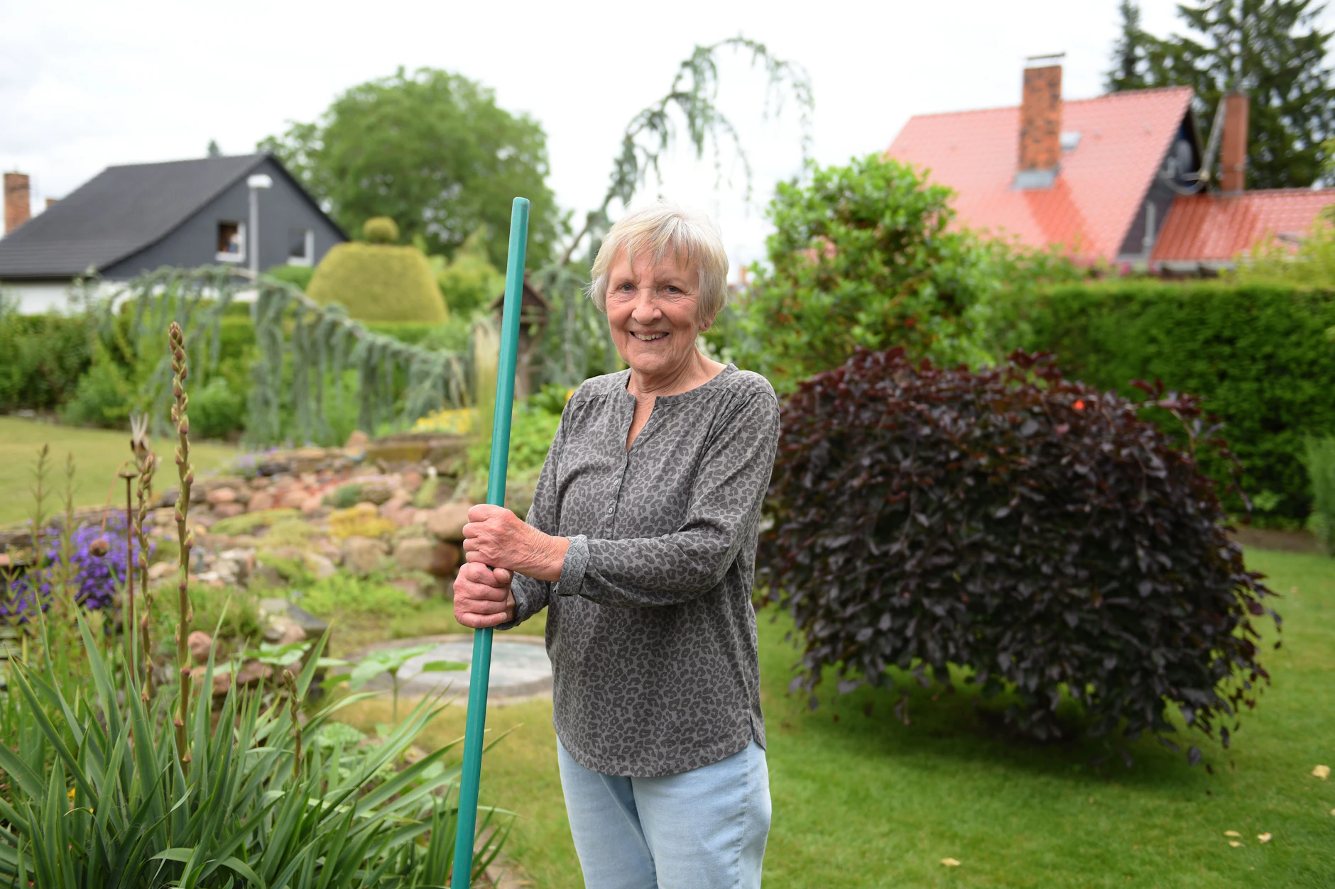 Elsa (85) wohnt bereits seit 55 Jahren in ihrem Haus in Karow.
