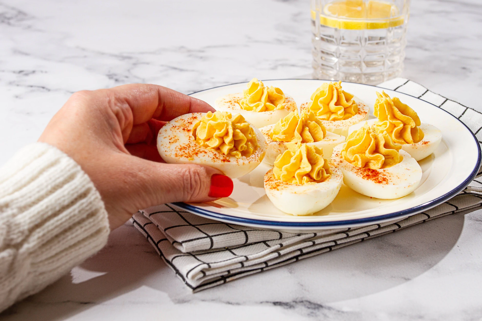 Köstlich! Russische Eier sind ein perfekter Snack, nicht nur für das nächste Party-Buffet. Das Gericht aus den 80er-Jahren hat ein Revival verdient.