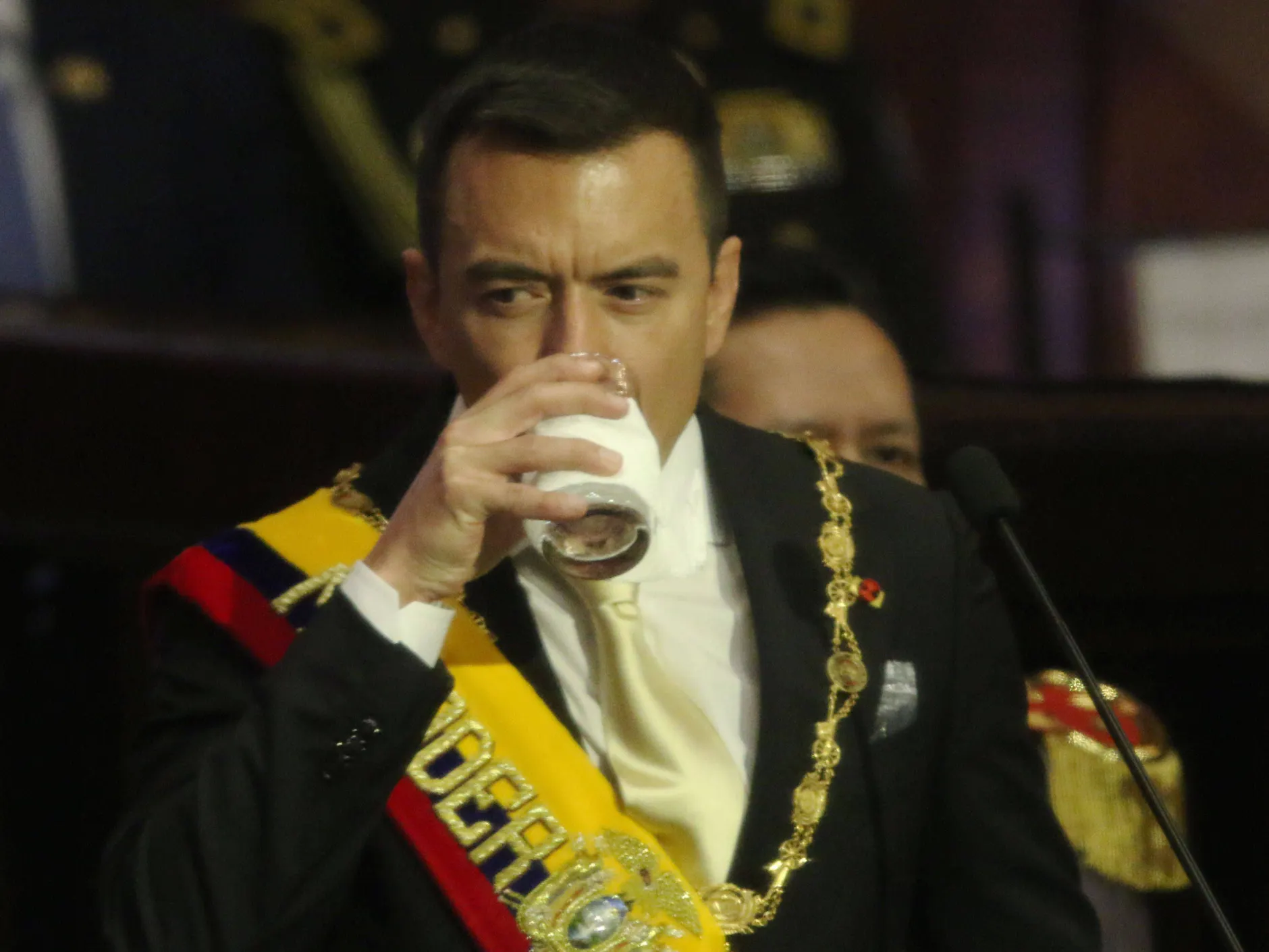 Ecuadors Präsident Daniel Noboa will WM-Party in seinem Land und schafft die Alkoholsteuer vorübergehend ab.