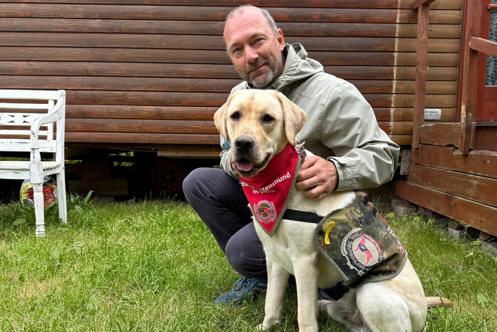 Gibt dem Ex-Soldaten Mike Peters Kraft und Stütze: der Assistenzhund Bailey