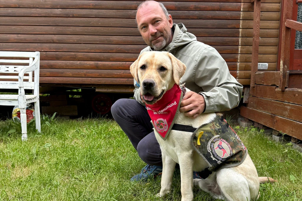Gibt dem Ex-Soldaten Mike Peters Kraft und Stütze: der Assistenzhund Bailey