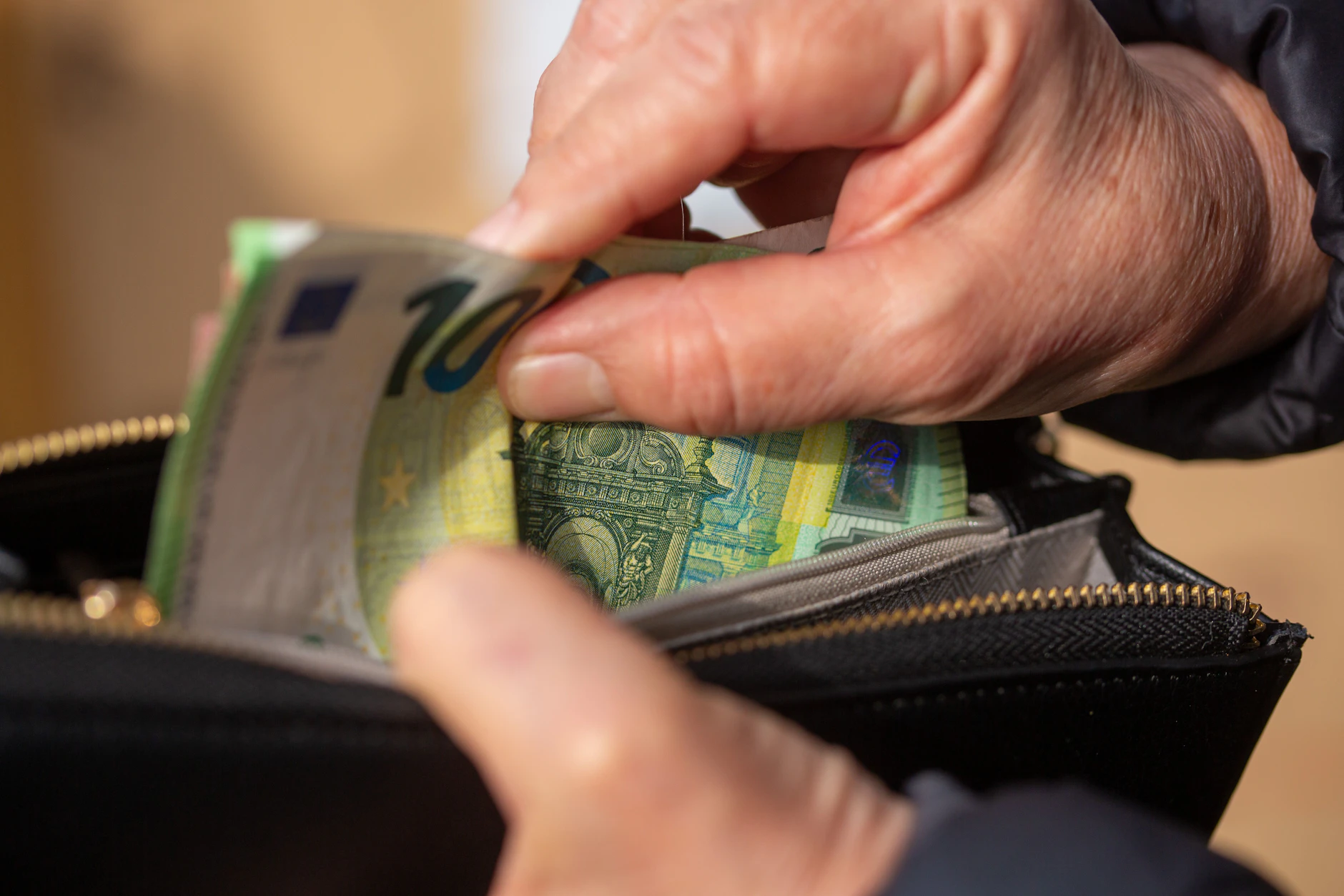 Die Rentenregelungen kosten einige Bevölkerungsgruppen richtig viel Geld.