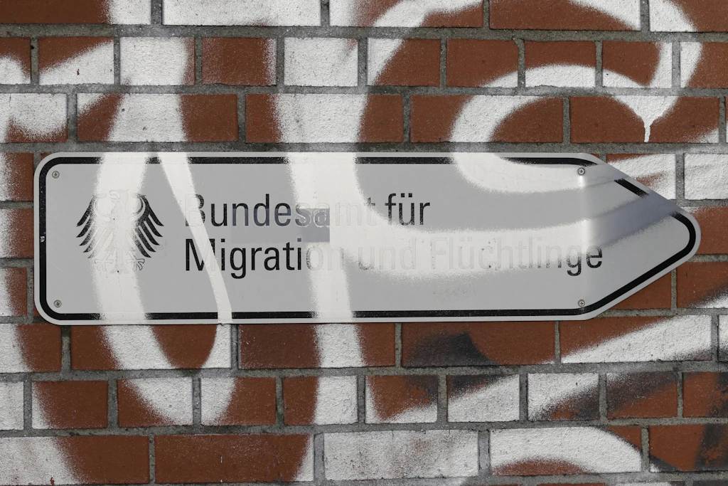 Sprayer am Werk: das Bundesamt für Migration und Flüchtlinge, Außenstelle Spandau