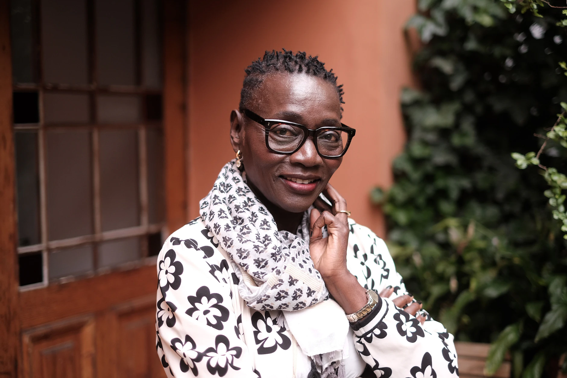 Auma Obama wuchs in Kenia auf und konnte dank eines Stipendiums in Deutschland studieren.