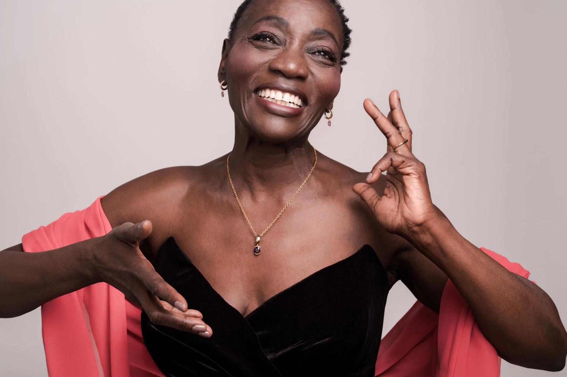 Auma Obama Fine Jewelry steht für Transparenz und faire Bezahlung.