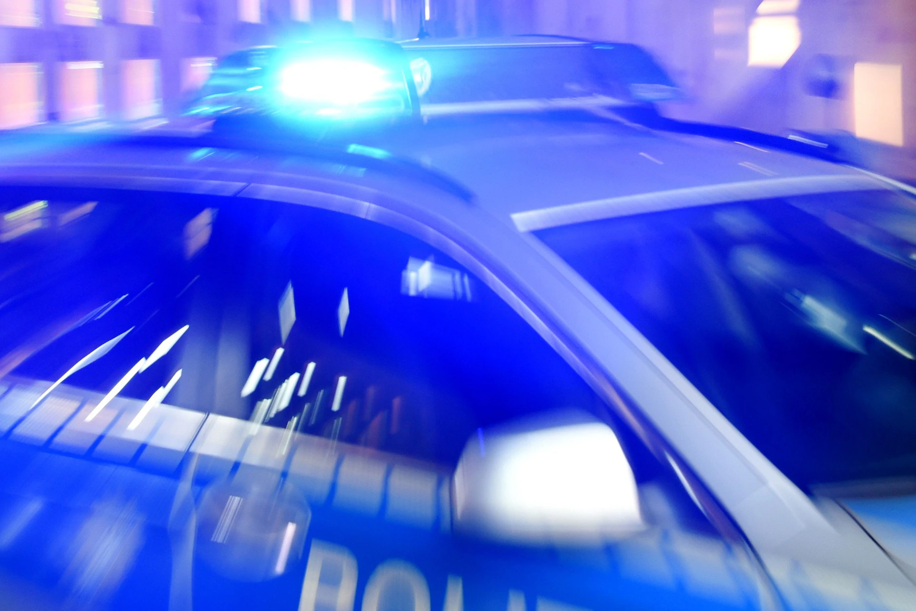 Die Polizei in Halle ermittelt gegen vier Jugendliche im Alter zwischen 13 und 16 Jahren.