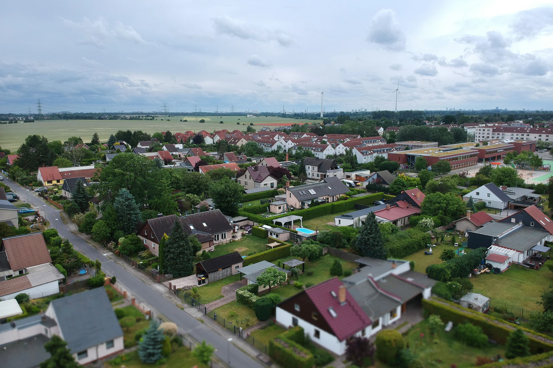 Berlin-Karow besteht vor allem aus Einfamilienhäusern und großen Gärten.
