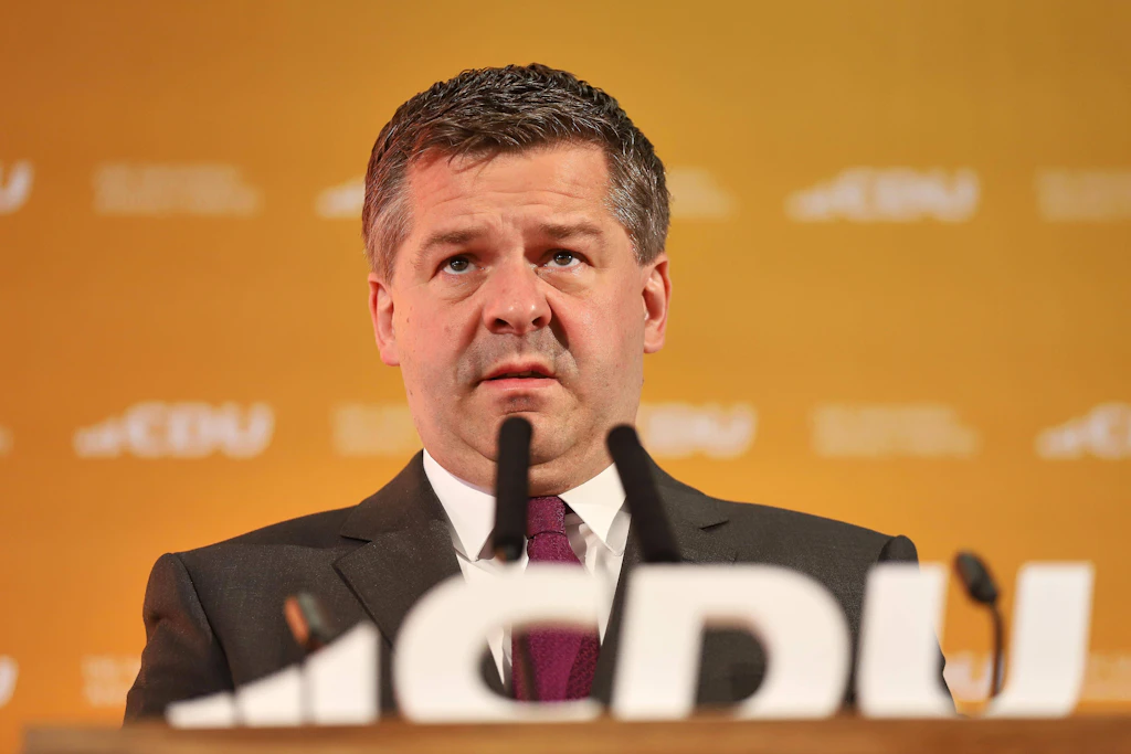 Sven Schulze (CDU), Ministerpräsident von Sachsen-Anhalt, vermeidet auf dem Landesparteitag der CDU, die AfD zu erwähnen.