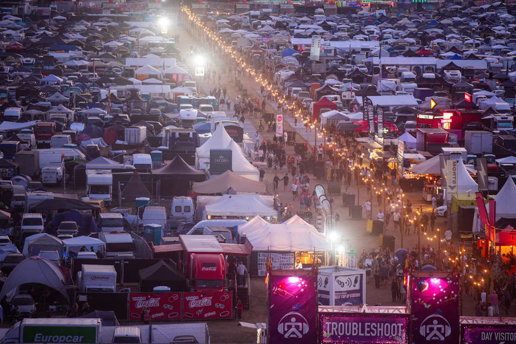 Das Festivalgelände wird während der Airbeat One zu einer Stadt auf Zeit.