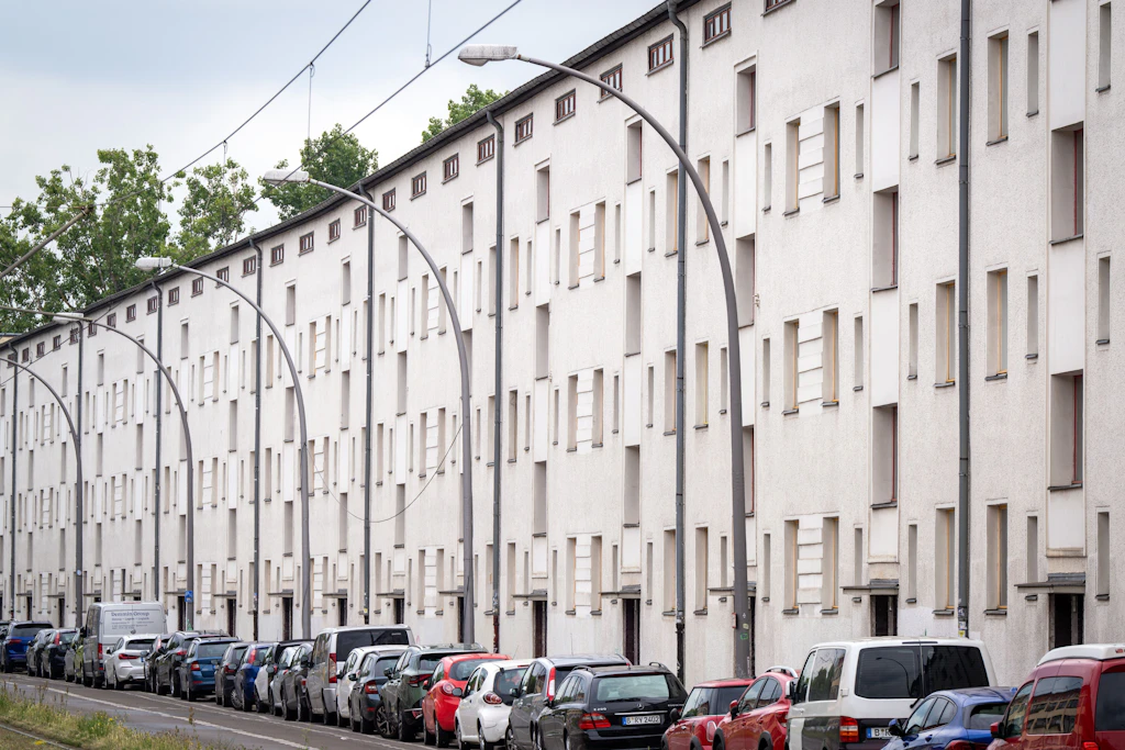 Sanierte Mehrfamilienhäuser in der Buschallee in Berlin-Weißensee