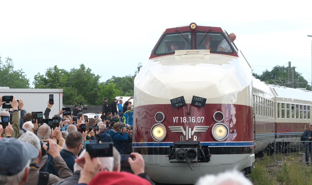 „DDR-ICE“ rollt wieder: Legendärer Schnellzug SVT Görlitz feiert Comeback