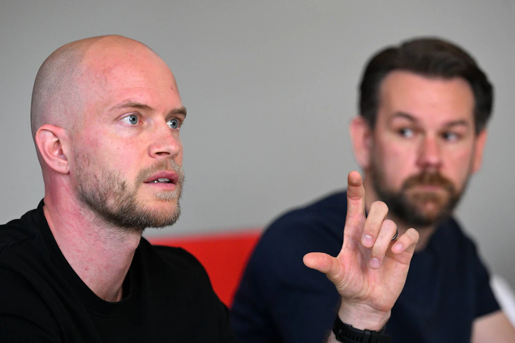 In seiner Funktion als neuer Cheftrainer des 1. FC Köln hat René Wagner (l.) einen weiteren ehemaligen Co-Trainer von Steffen Baumgart in die Domstadt geholt.