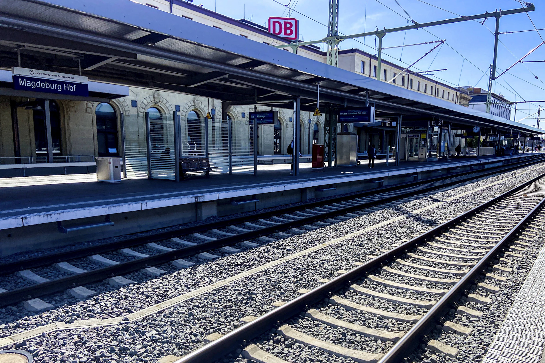 Die Bahngewerkschaft EVG warnt, dass bald keine Fernzüge mehr auf dem Magdeburger Hauptbahnhof halten könnten. Bisher sind es täglich 30.