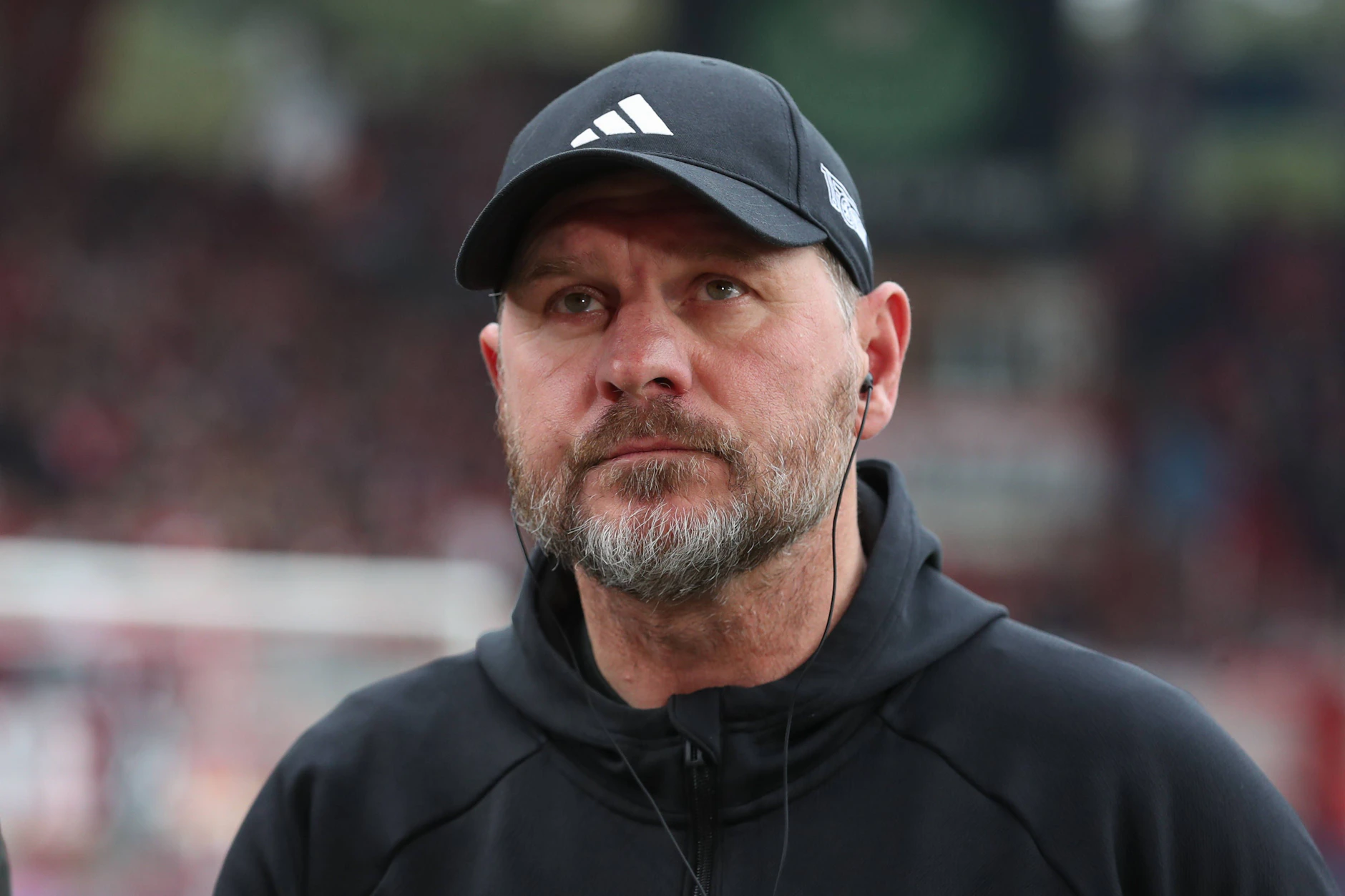 Während Steffen Baumgart noch keinen neuen Verein gefunden hat, verliert er einen Co-Trainer an den 1. FC Köln.