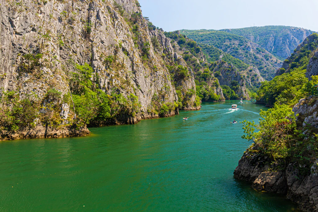 Der Matka-Canyon in Nordmazedonien gehört zu den spektakulärsten Sehenswürdigkeiten in Südwesteuropa. 