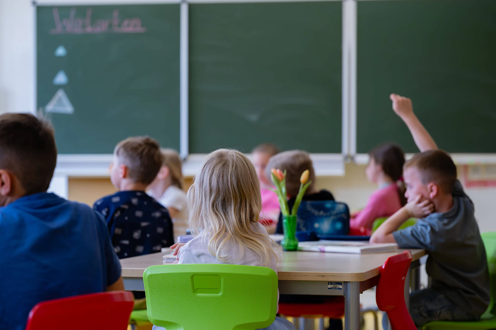 Der Bericht zeigt: Der Bildungserfolg hängt weiterhin in erheblichem Maß von der sozialen Herkunft ab.