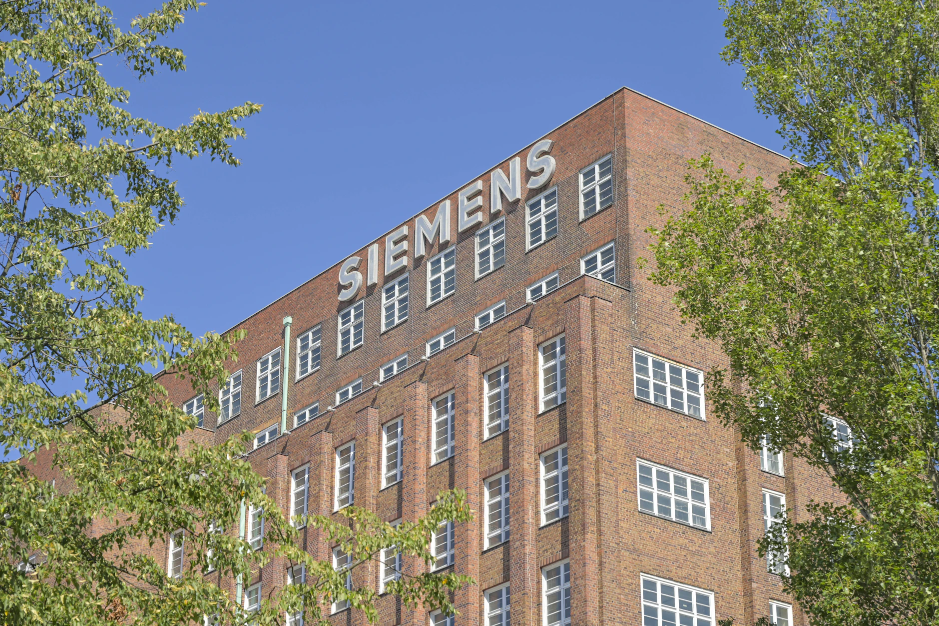 Das Hauptgebäude der Siemens AG auf der Nonnendammallee