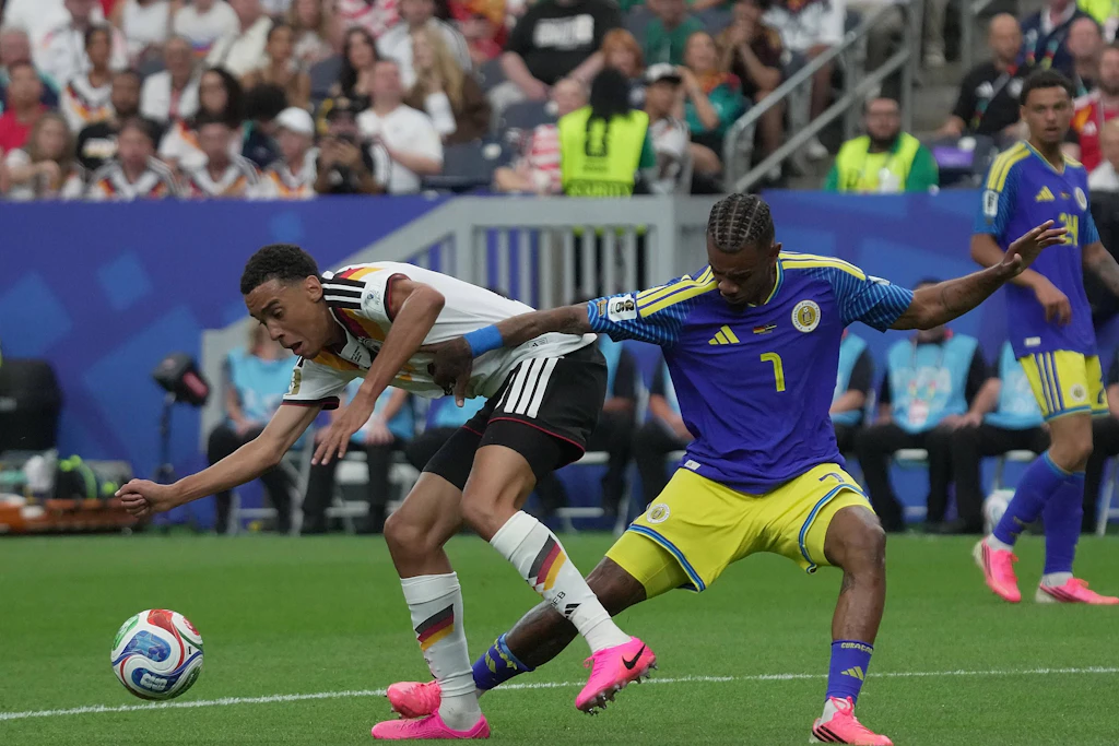 Bunte Fußball-WM: Nur Deutschland zeigt sich im faden Schwarz-Weiß