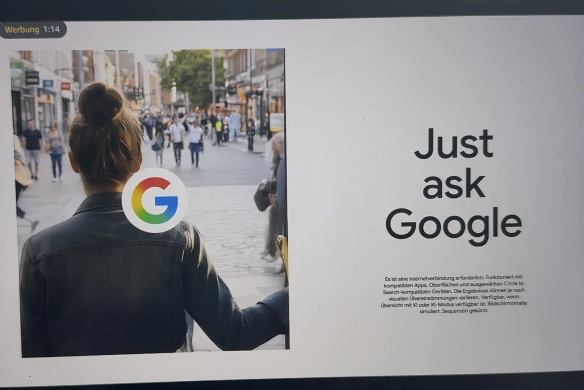 Am Ende der Werbespots heißt es: „Frag einfach Google“ und es wird ein Video von einer Frau eingeblendet.