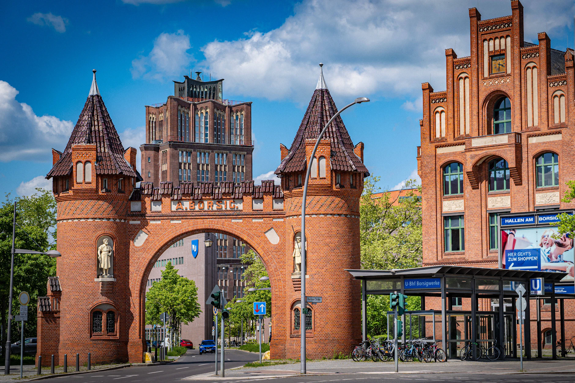Das Borsigtor in Berlin-Reinickendorf am U-Bahnhof Borsigwerke.