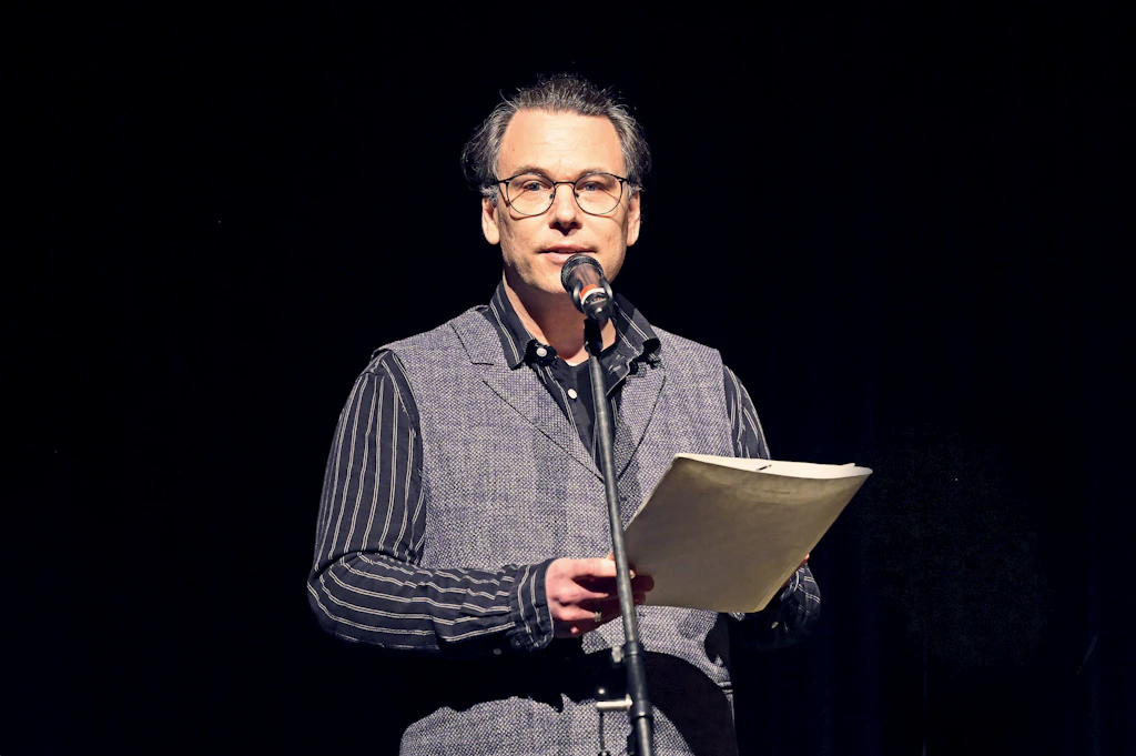 zum autor