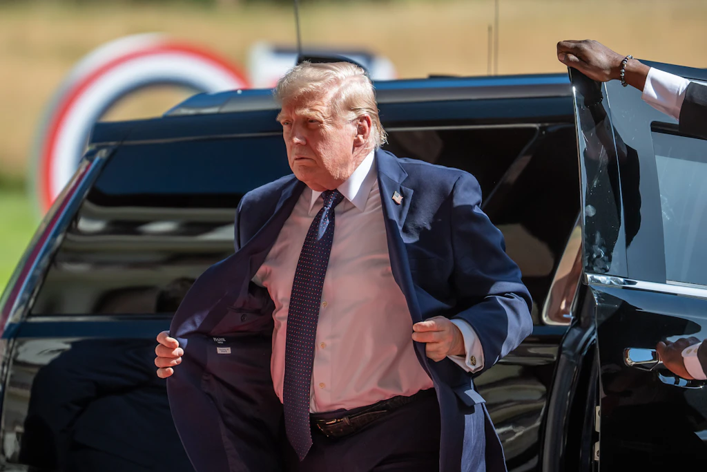US-Präsident Donald Trump kommt zu Beginn des G7-Gipfeltreffens an den Genfer See.