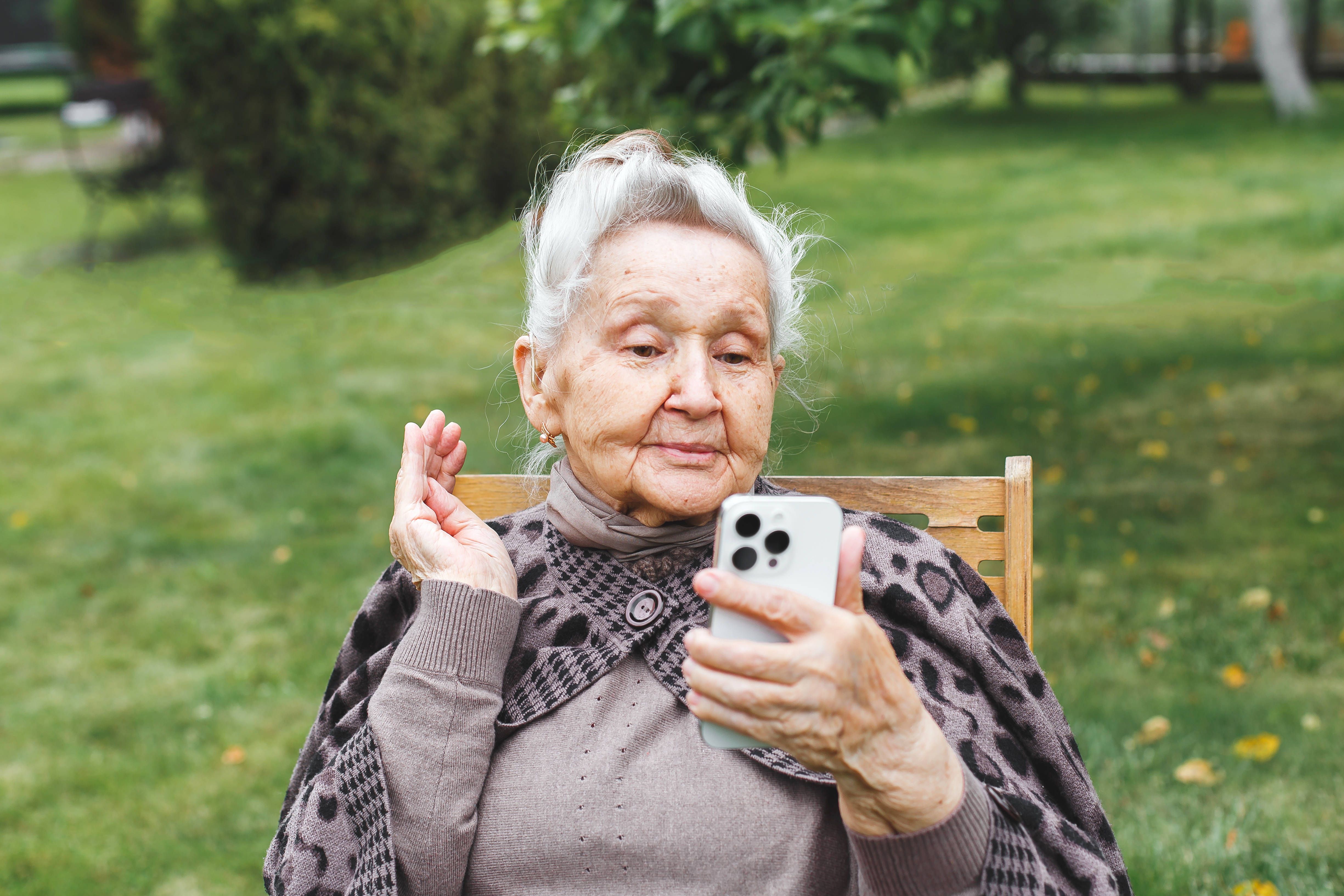 Mit einer einfachen Frage entlarvt eine 87-Jährige einen Trickbetrüger
