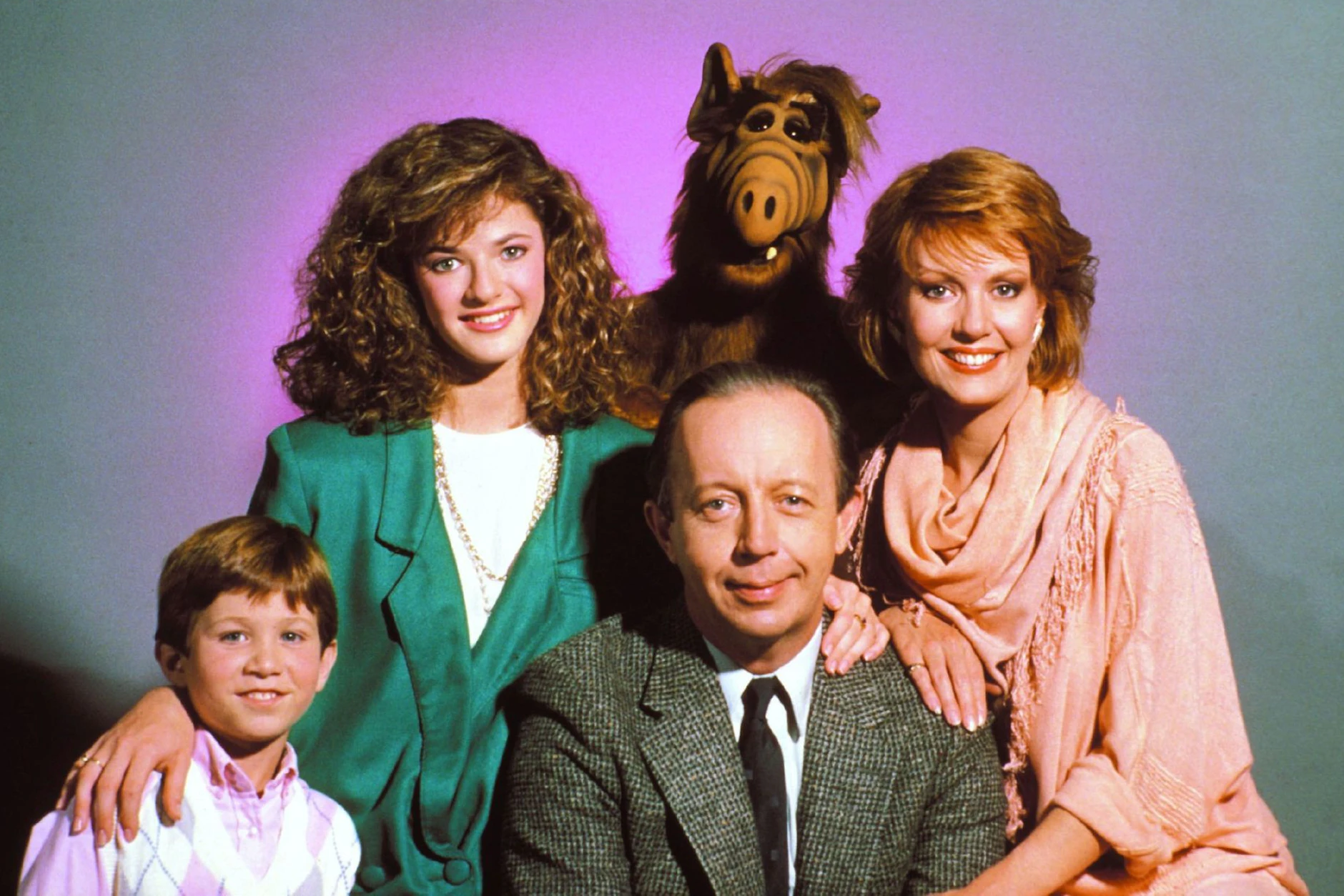 Die Tanners mit dem Zottel von Melmec: Benji Gregory, Andrea Elson, Max Wright und Anne Schedeen.